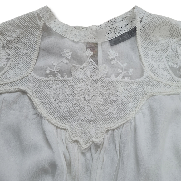 Size- L, Decjuba lace Pleated crochet blouse in white viscose. - Picture 2 of 8